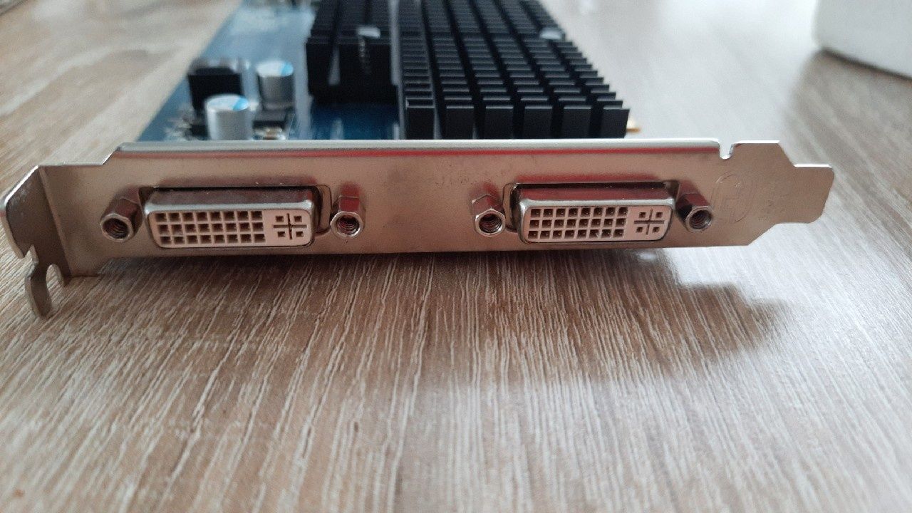 Karta graficzna AMD Radeon HD7350 1 GB DDR3 dual DVI