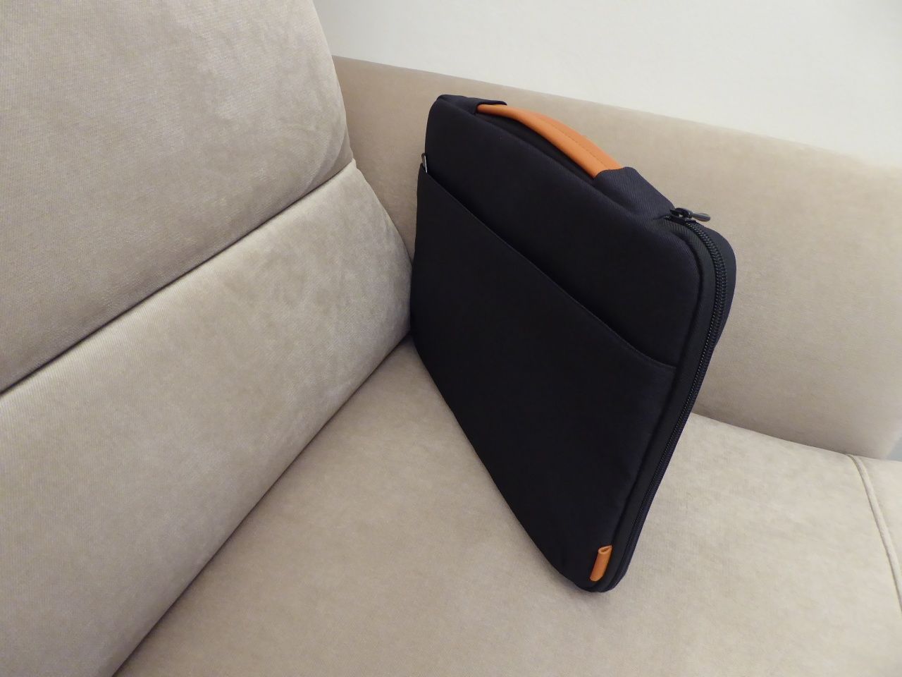 Czarna torba na tablet Inateck