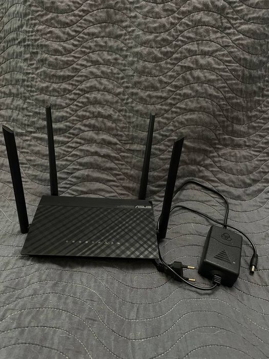 Вайфай роутер від фірми Asus