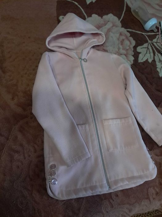 Пальто на дівчинку 134