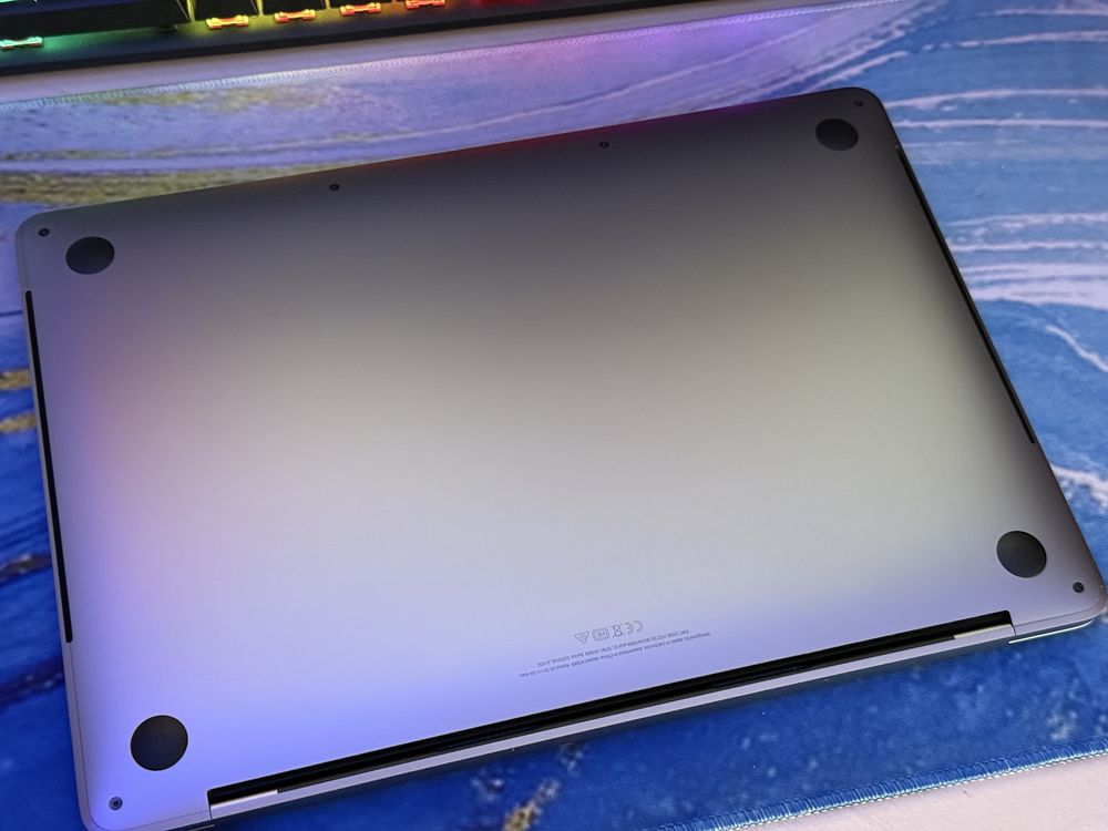 MacBook Pro 13 2019