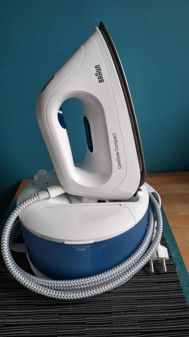 Żelazko z generatorem  pary Braun Carestyle Compact stacja parowa