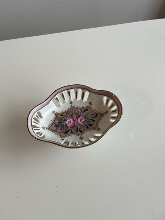 Pequeno preto/cesta em Porcalena pintado à mão