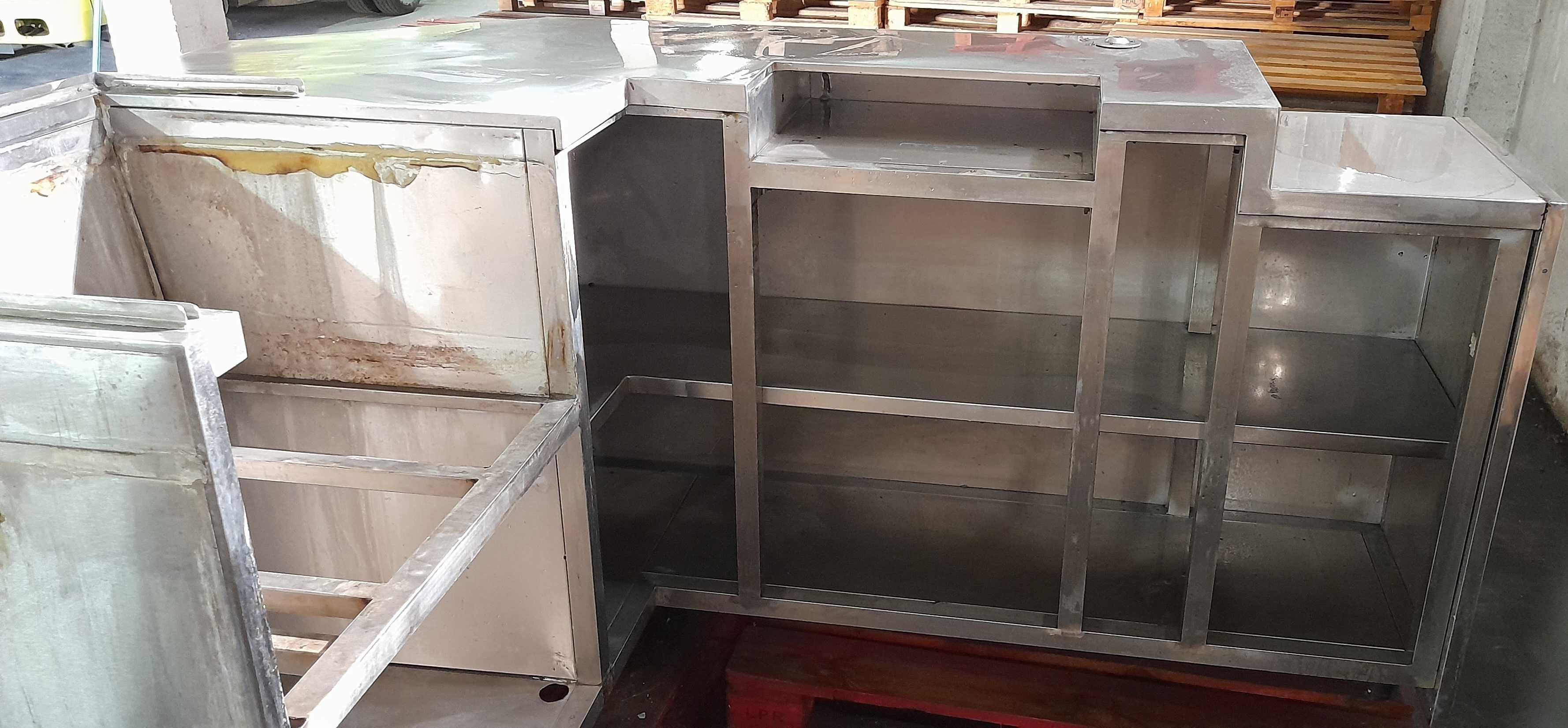 Balcão em Inox Revestido a Pedra Mármore