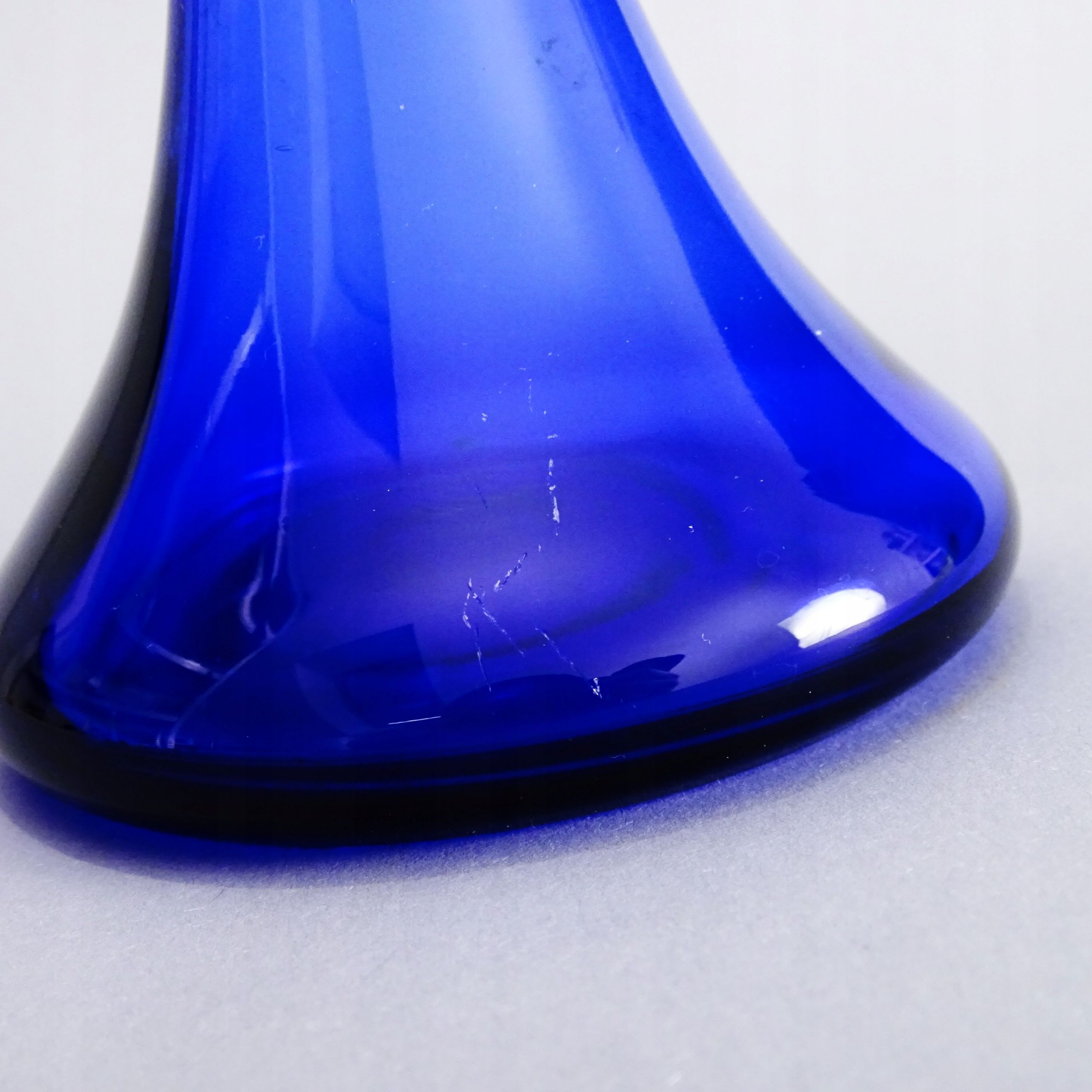 vintage wysoki ręcznie dmuchany niebieski szklany wazon