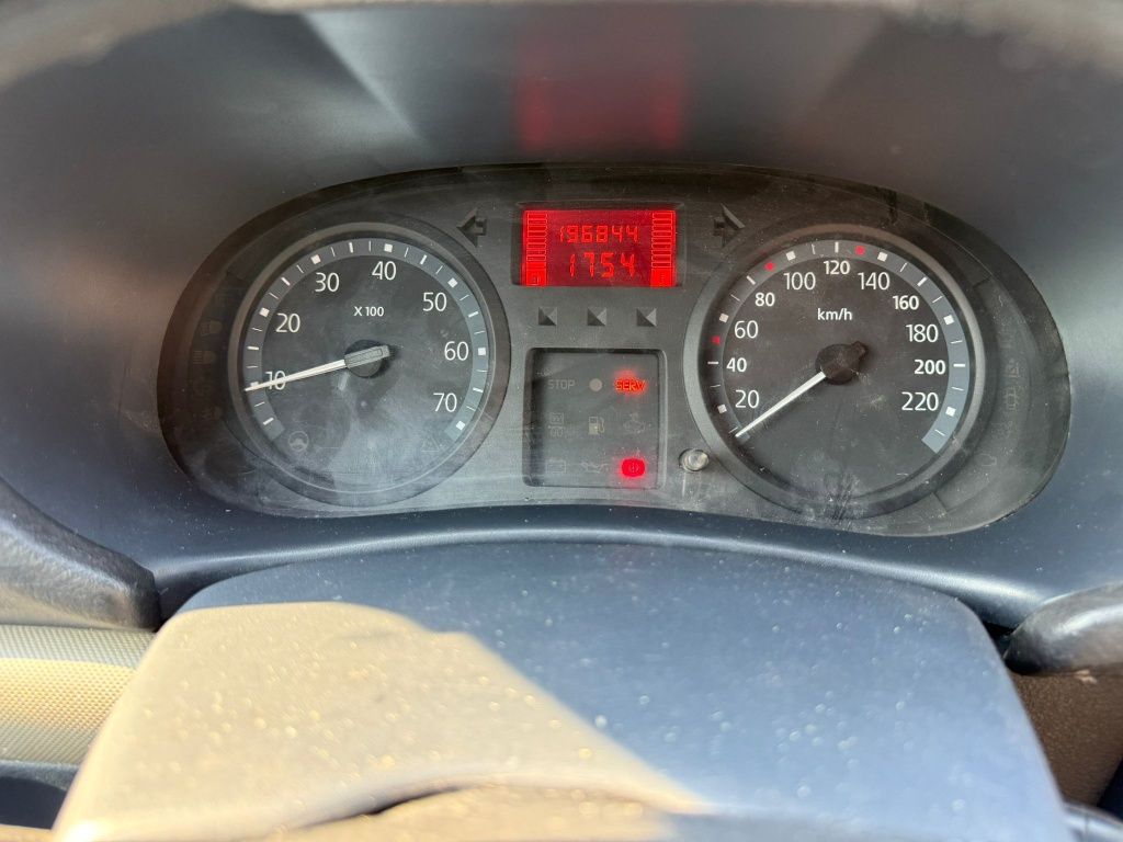 Vendo Renault Clio 2 años 2004 1.2 gasolina