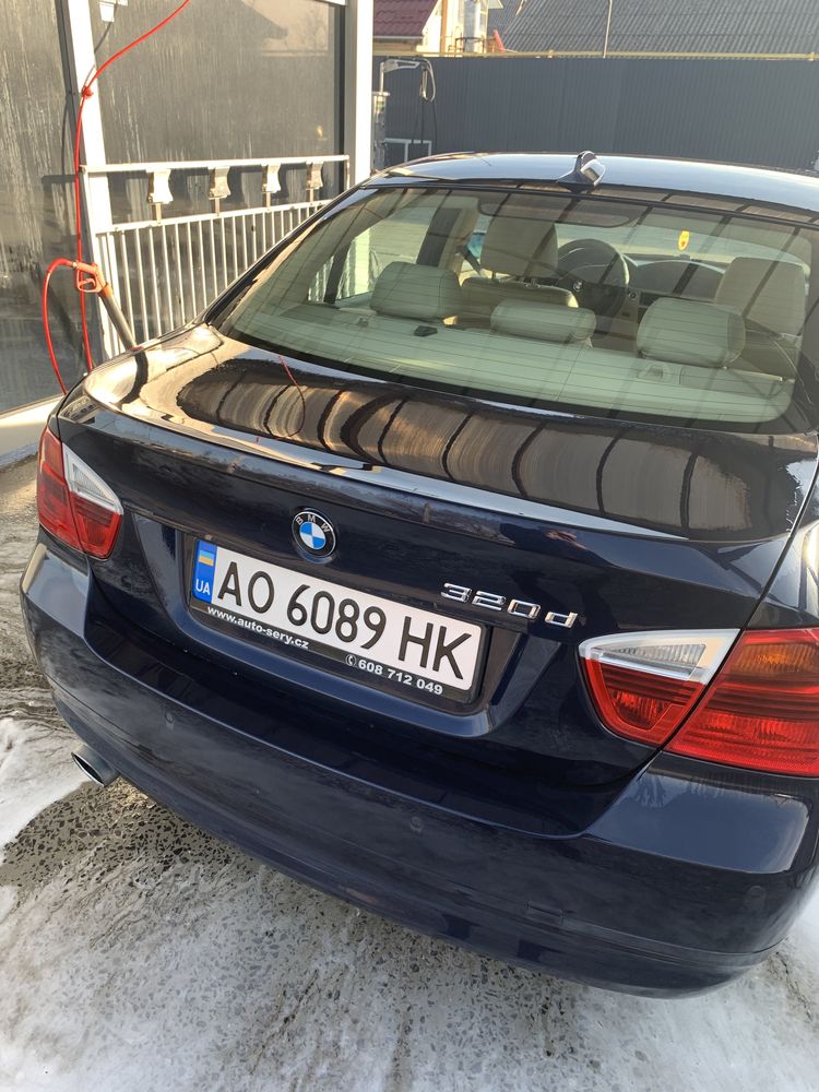 Продам BMW  e90