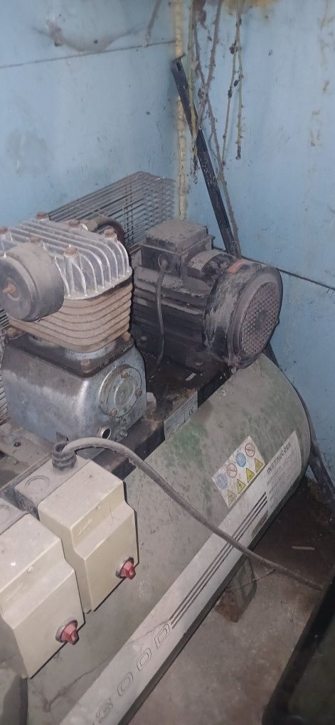 Compressor ciata 300 l 2 cabecas trifásico