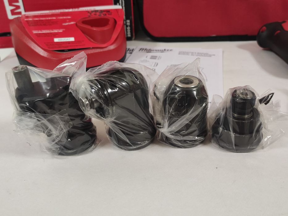 Оригінальний дриль шуруповерт зі змінними патронами Milwaukee 2505-22