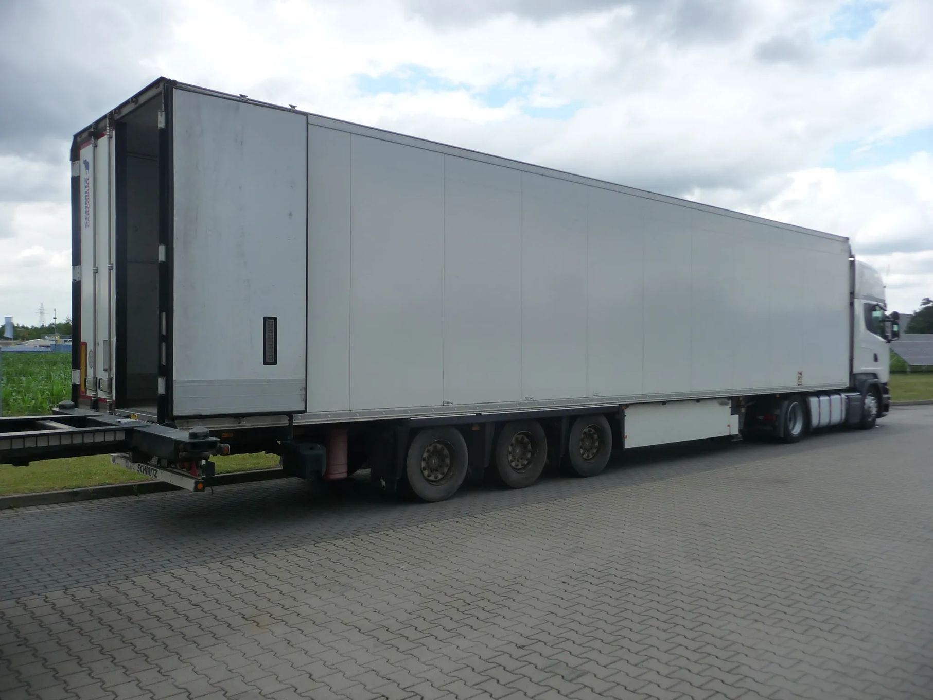Scania R410  Scania 2017 Schmitz 2016 Carier