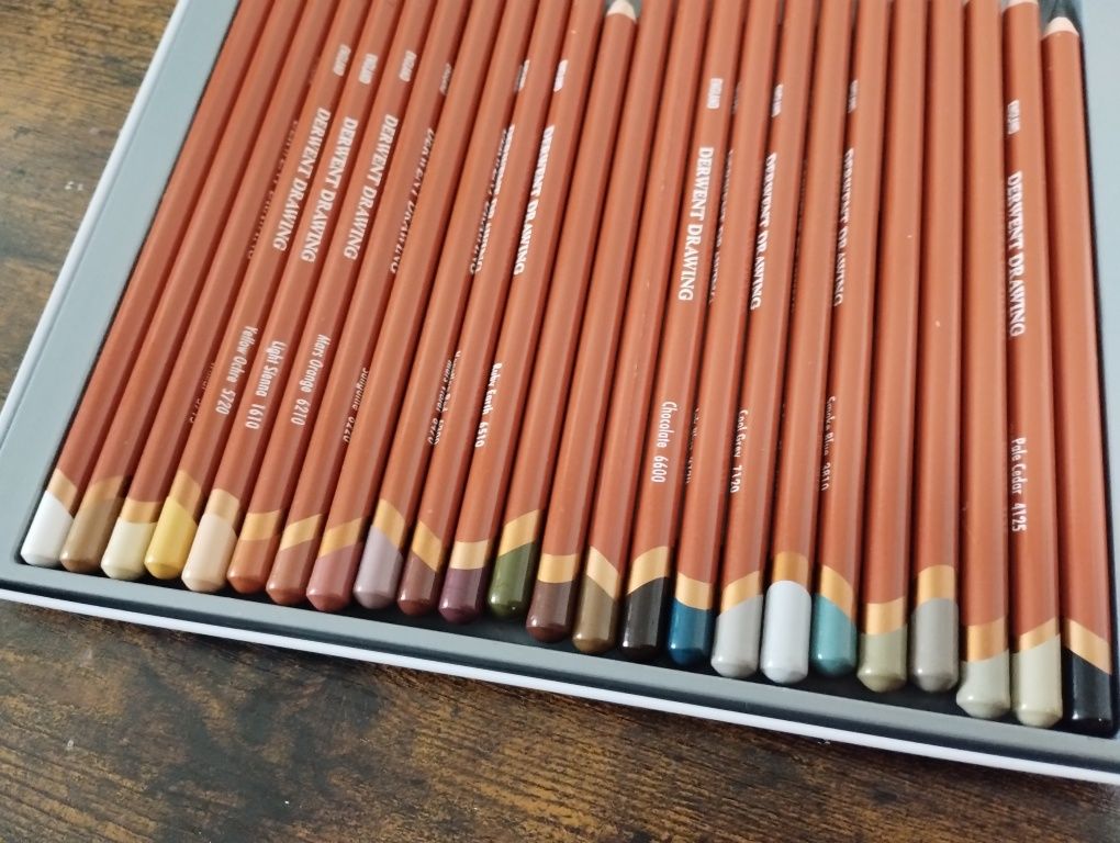 Derwent Drawing 24 światłoodporne kredki artystyczne