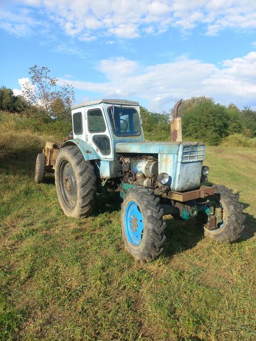 Трактор т-40 з причіпом та плуг 2-35