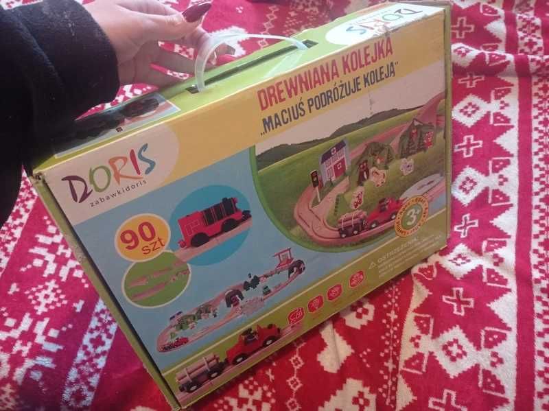 Duża drewniana kolejka na baterie + mnóstwo akcesoriów