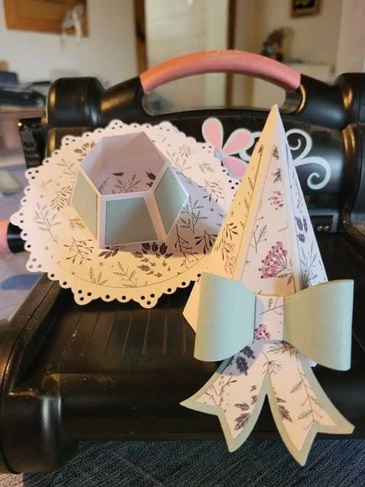 Conjunto de Cortantes Caixa Chapéu de Bruxa