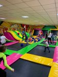 trampoliny, kompleks trampolin, park trampolin.