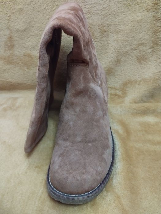 Жіночі замшеві чоботи