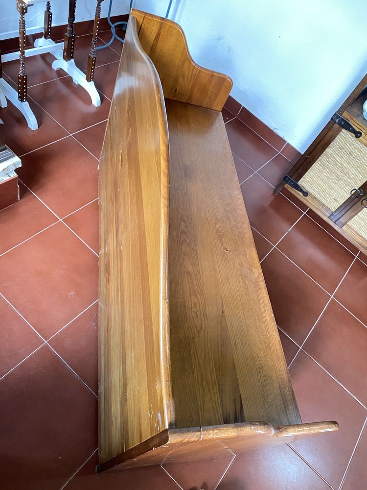 Banco e arca de madeira , muito bom estado