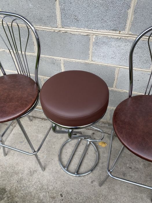 Барні стільці в доброму стані