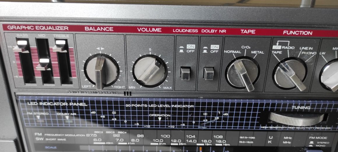 BoomBox Magnetofon przenośny kasetowy Hitachi TRK - 9110 E