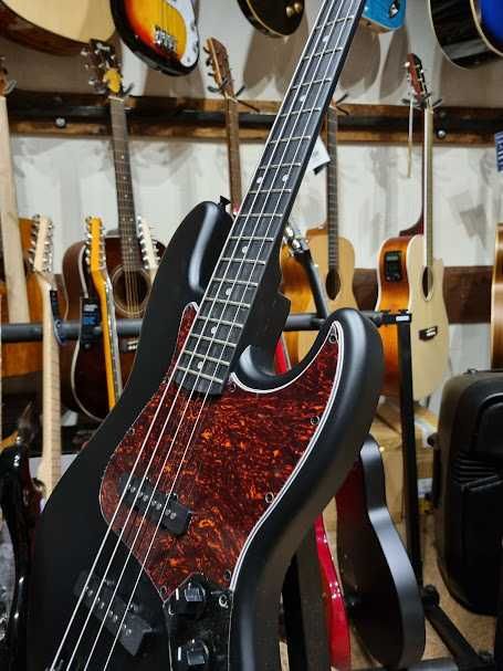 Satin Black Series Ambra Jazz Bass gitara basowa 4-strunowa