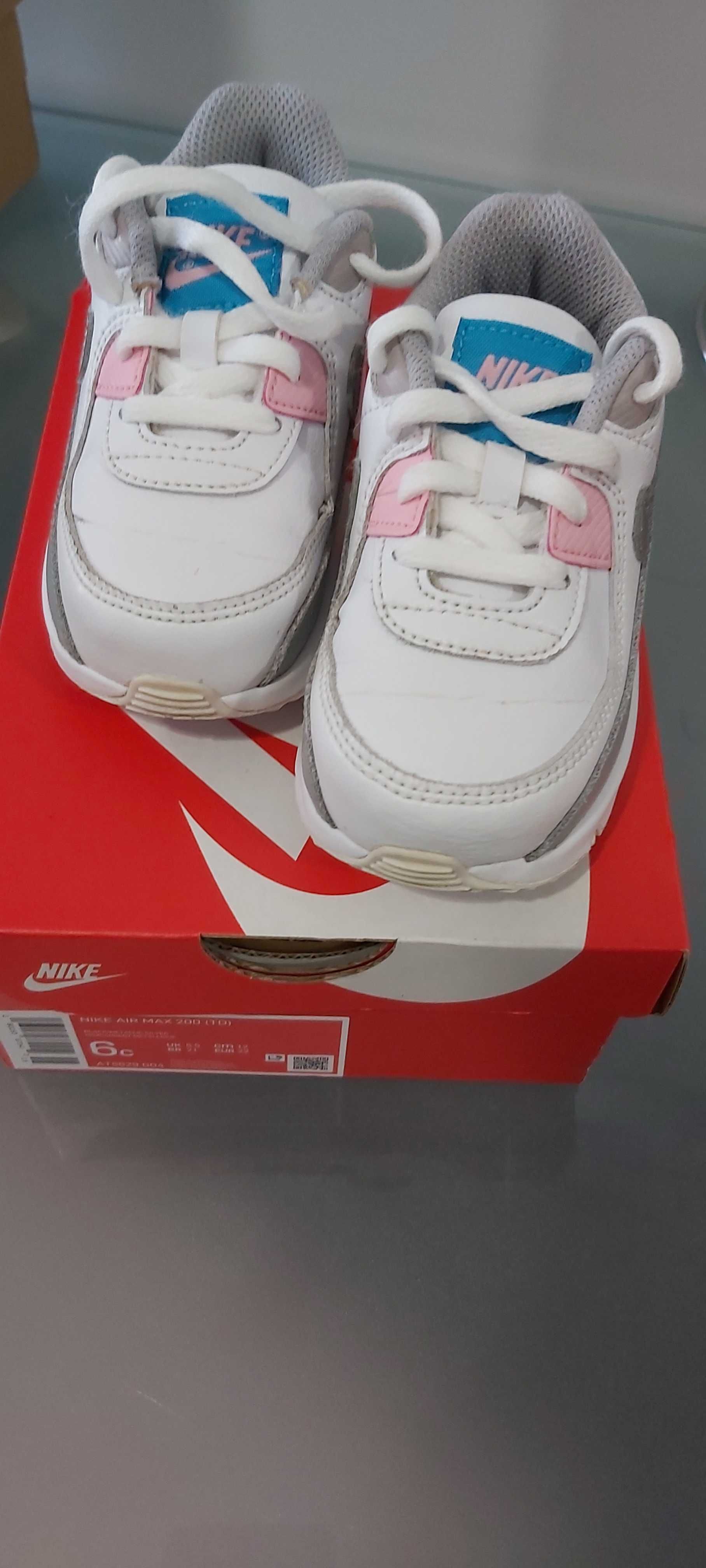 Sapatilhas de menina (Nike) Tamanho 23,5