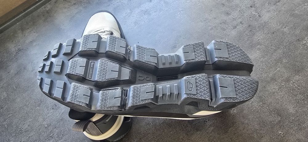 Buty outdoor  On Running Cloud Wodoodporny