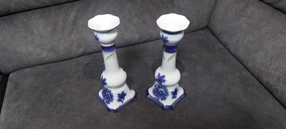 Par de Castiçais de Porcelana Azul e Branco