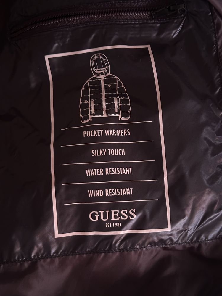 Пухова жіноча куртка Guess