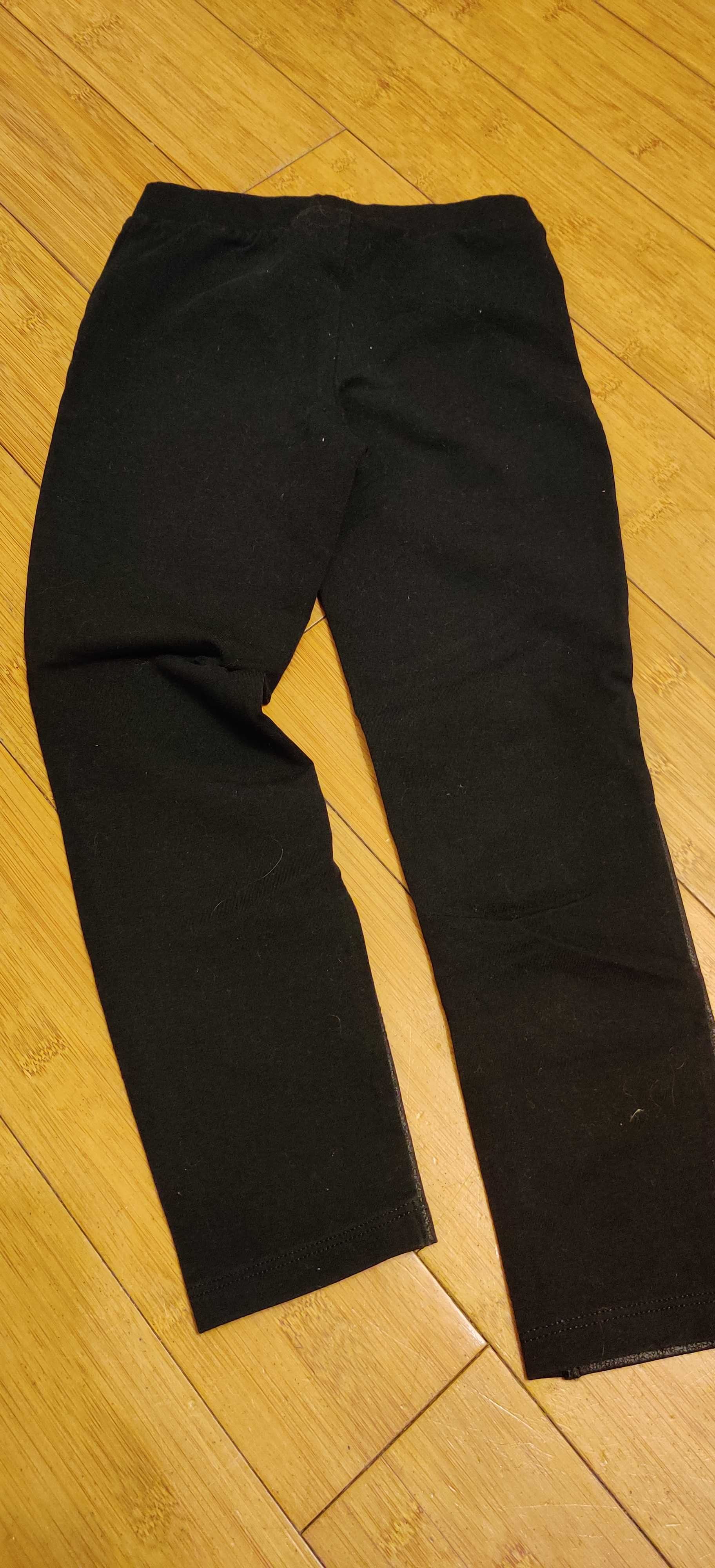 Czarne spodnie Calzedonia, z przodu z wstawkami w pasy, roz 116. gumka
