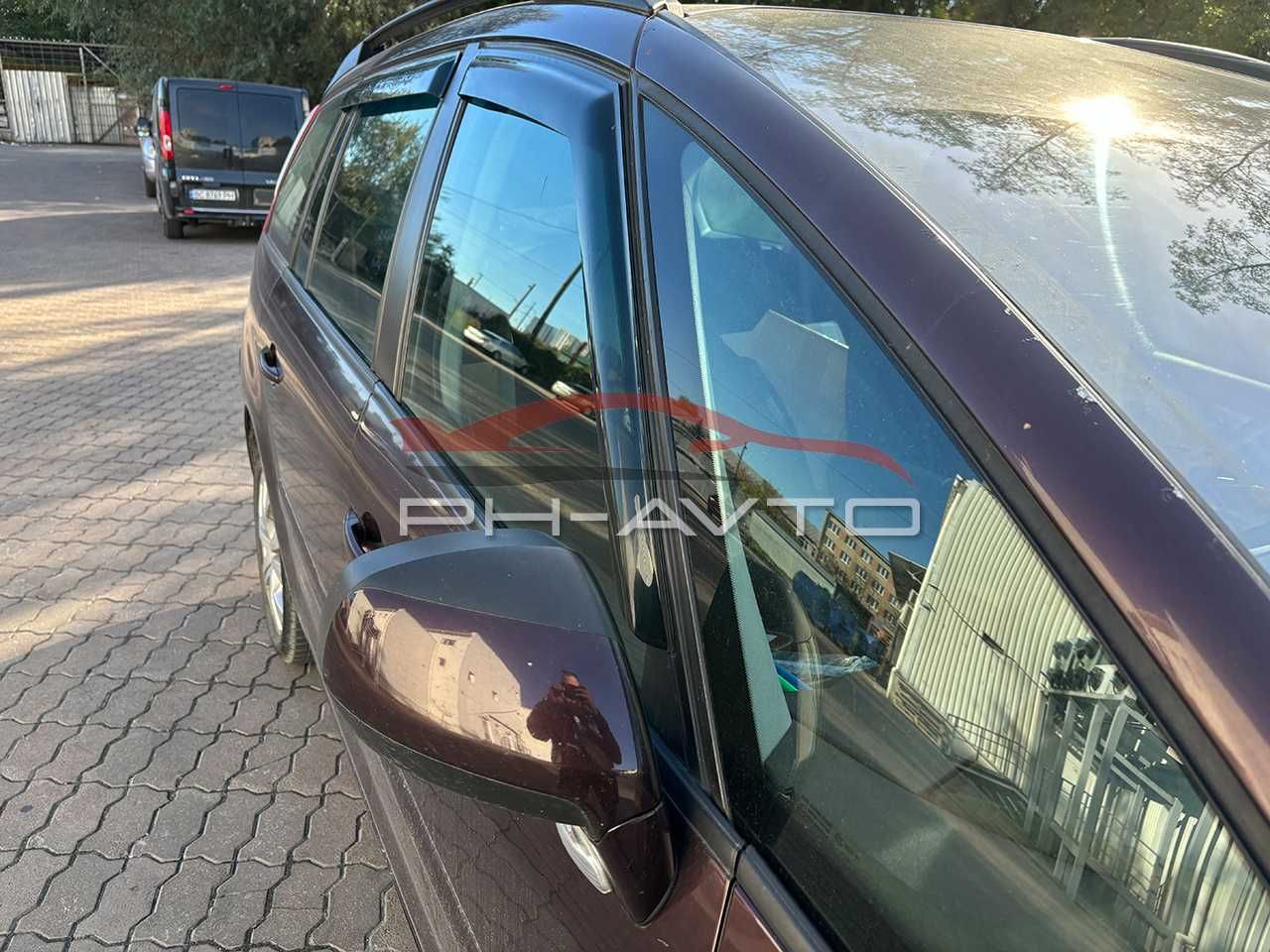 Вітровики Дефлектори на вікна Citroen Grand C4 Picasso 2006-2013 р.в.