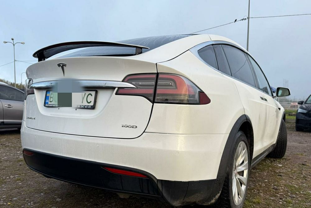 Оренда авто автомобіля електромобіля Тесла Tesla model X електричка