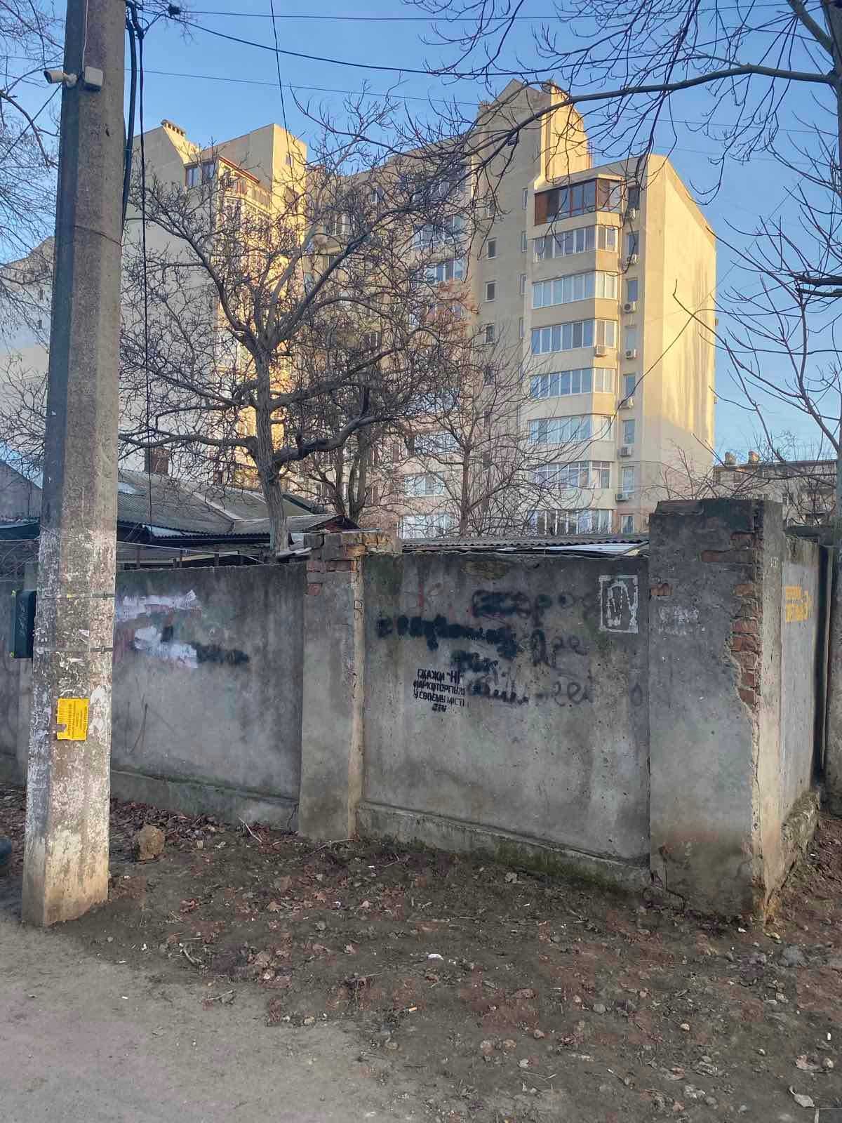 Домик в Светлом переулке вблизи парка Победы и Аркадии.