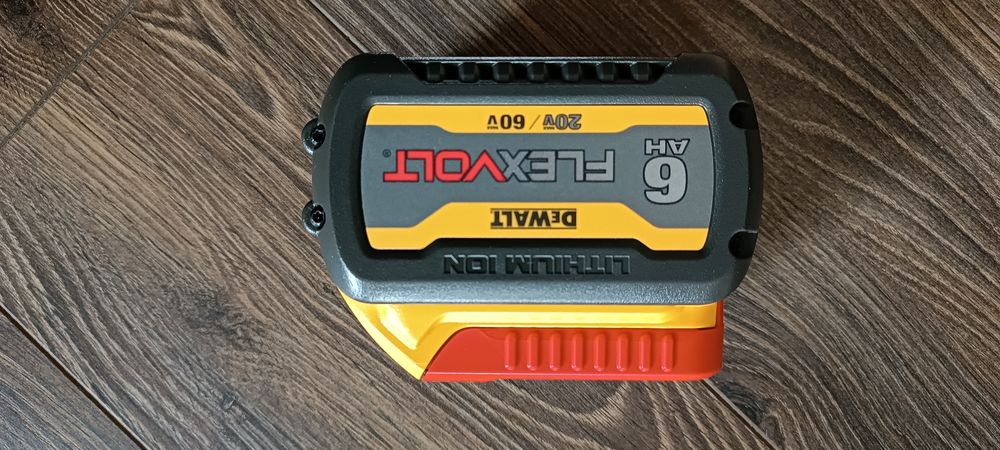 Акумуляторна цепна пила 60v DeWalt dccs670t1