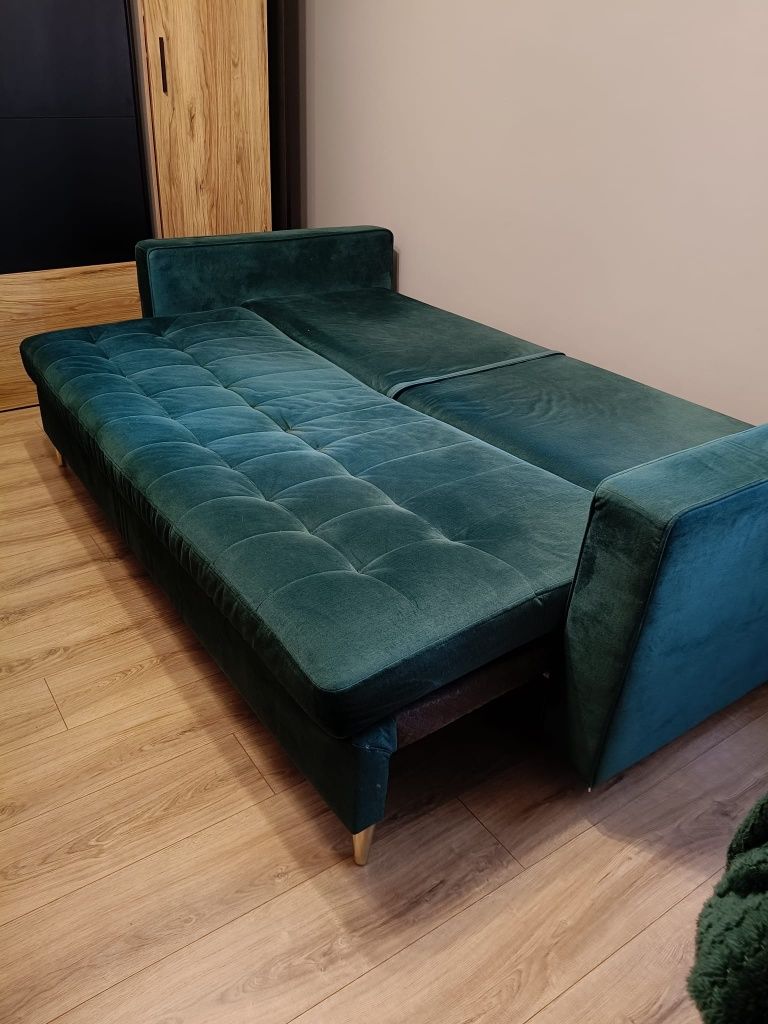 Sofa rozkładana butelkowa zieleń alkantara.