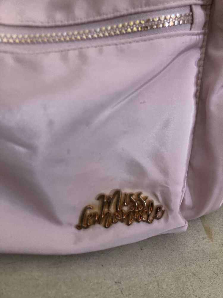 Mochila em bom estado MissLemonede