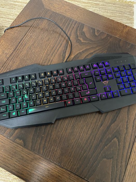 Teclado Gaming Avonn Trust