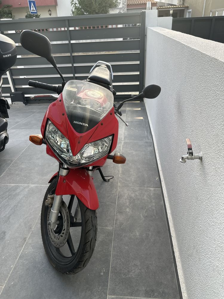 Honda CBR125 do ano de 2008