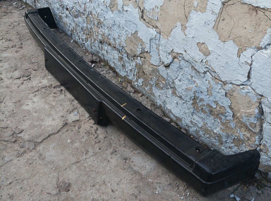 ВАЗ 2107 бампер передній