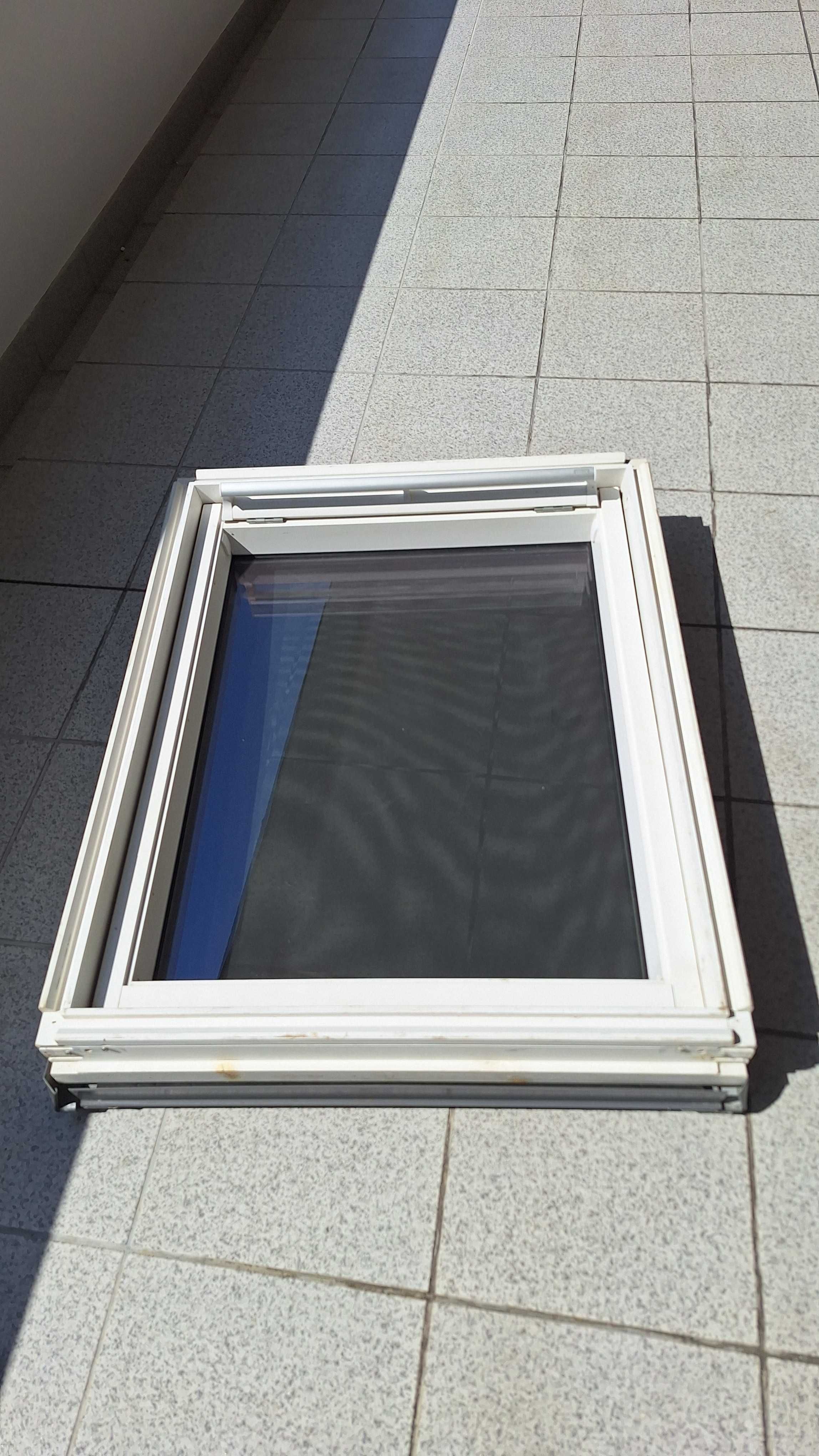Claraboia / Janela Velux GGL MK04 usada