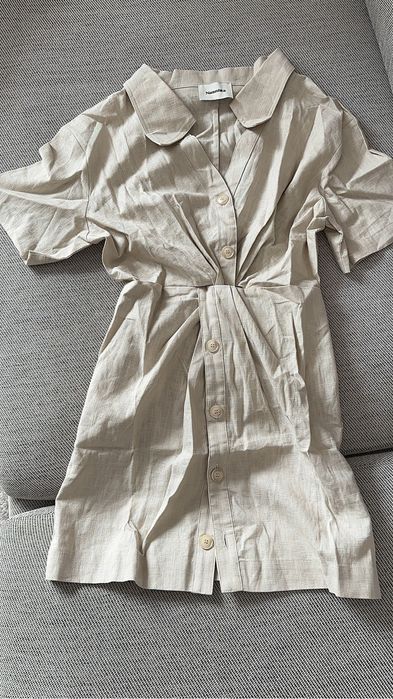 Beżowa mini sukienka na plażę ze lnu Nanushka beach linen dress