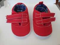 Sapato recém-nascido vermelho