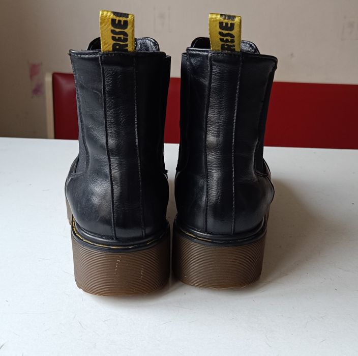 Челсі жіночні демісезоні 38,5 розмір