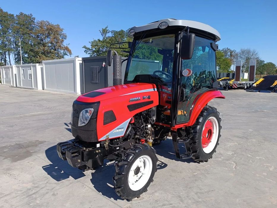 Jinma 254E  z kabiną