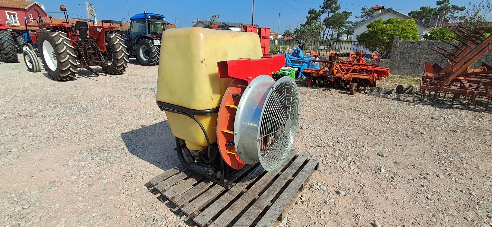Pulverizador/ Atomizador 300 lts c/ turbina