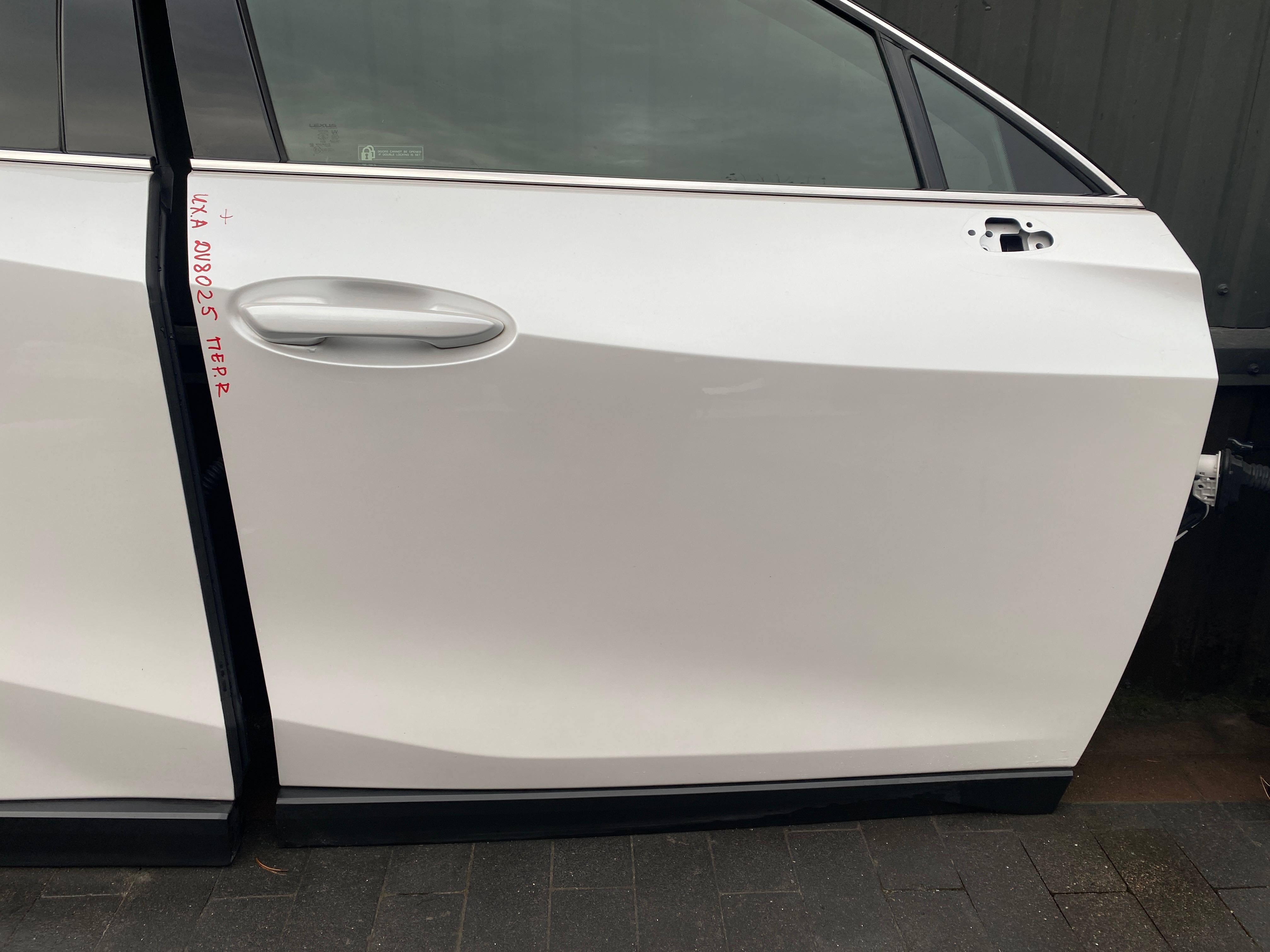 Lexus UX Двері передні Двері задні. Ціна договірна!