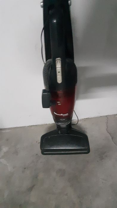 Dois aspiradores a bateria