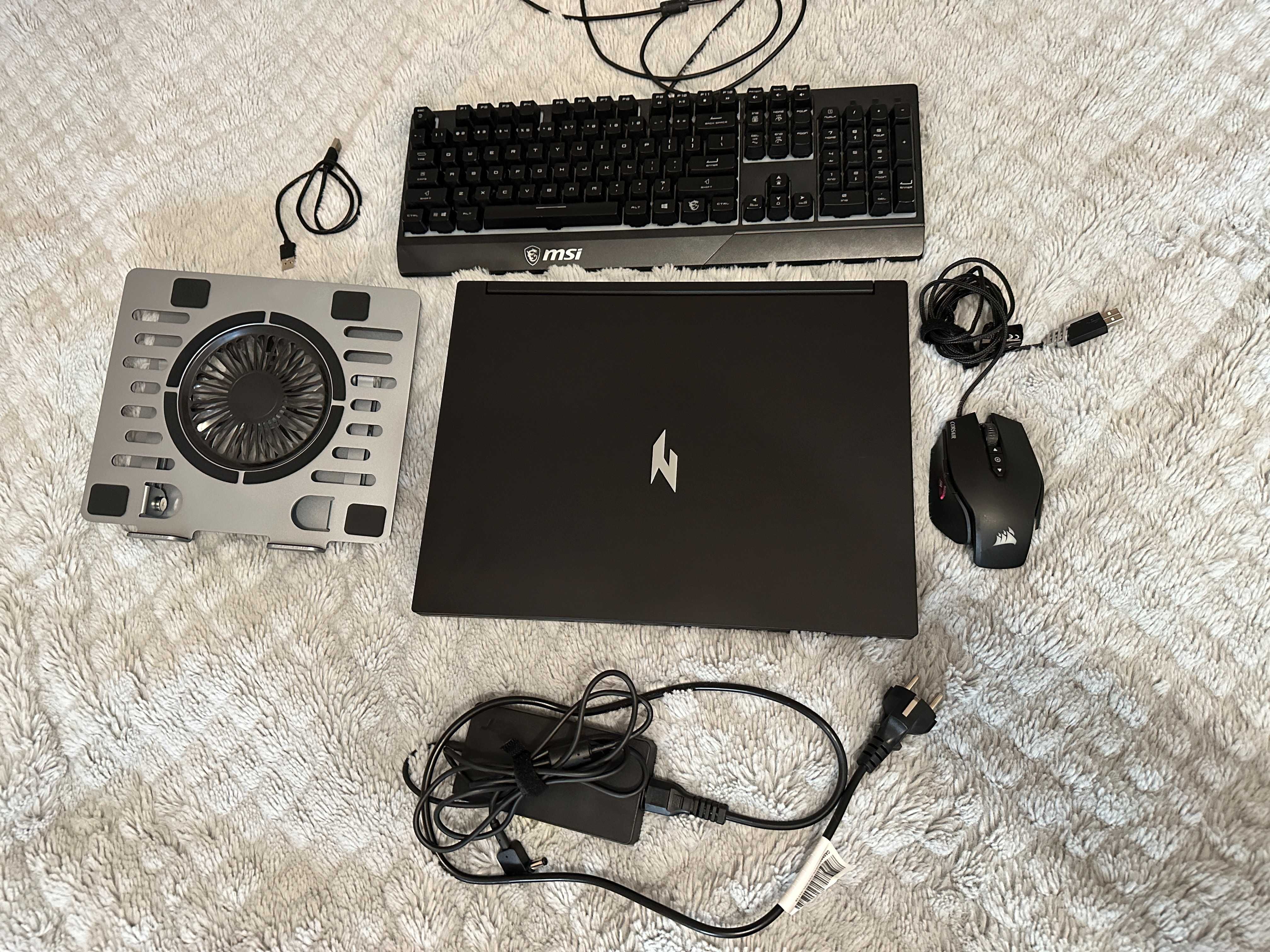PRZEDAM – ZESTAW GAMINGOWY | Acer Nitro V16 + Akcesoria (stan idealny)