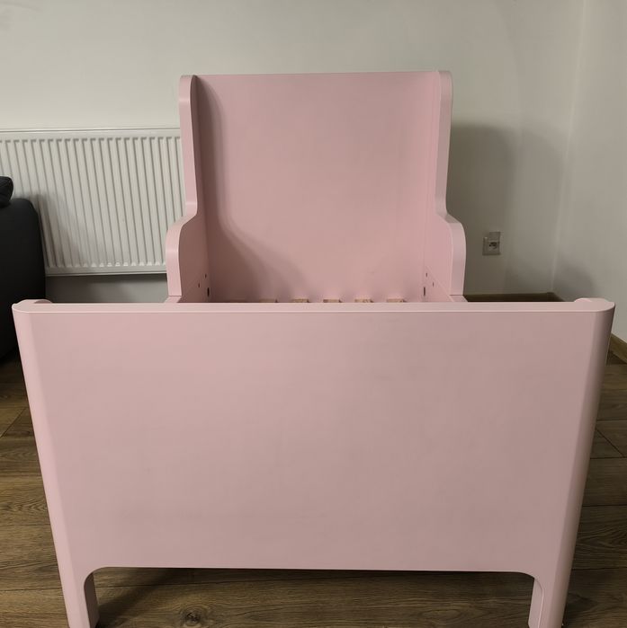 Łóżko Ikea Busunge różowe rozkładane,rośnie razem z dzieckiem