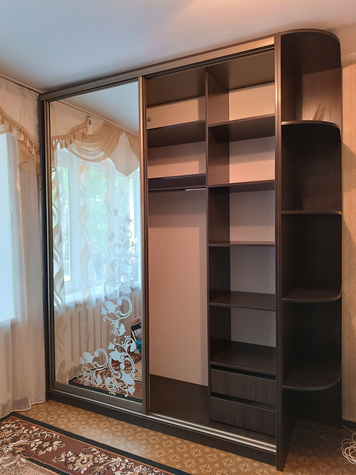 Продам шафу-купе в хорошому стані