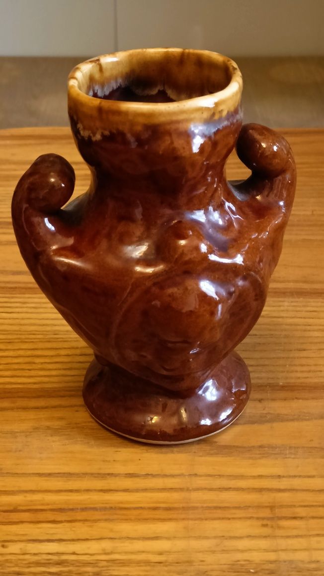 Ceramiczny wazonik mały.